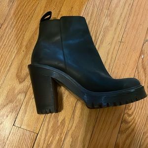Dr. Martens zip up lug boot. Size 7